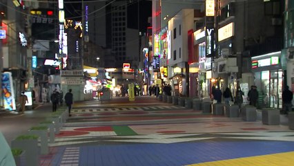 내일부터 거리두기 2단계...이 시각 홍대 거리 / YTN
