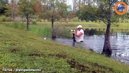 Un homme sauve un chiot emprisonné dans la mâchoire d'un alligator