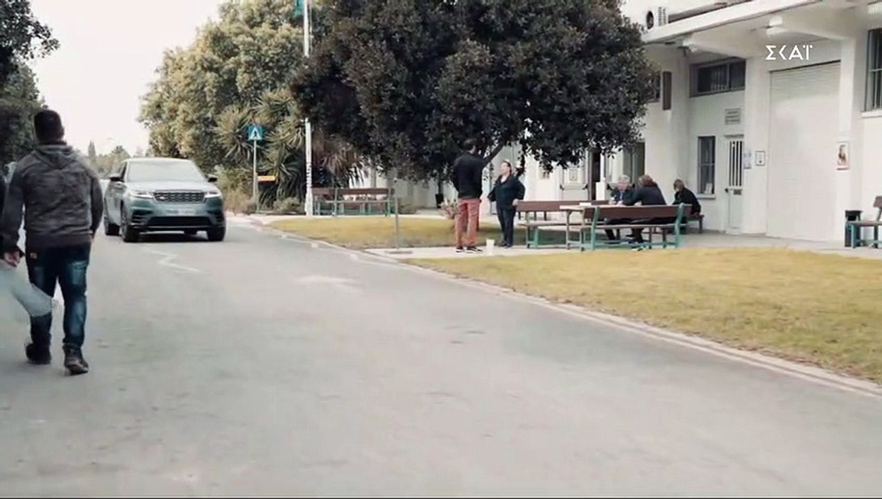 8 λέξεις: Τα πρώτα πλάνα από το αποψινό νέο συγ...