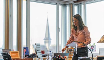 Après avoir vaincu le coronavirus, Sophie Wilmès annonce son grand retour.