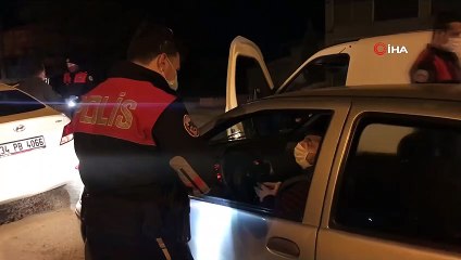 Kısıtlamada Sokağa Çıktı, Cezayı Yiyince Gazetecilere Tükürdü