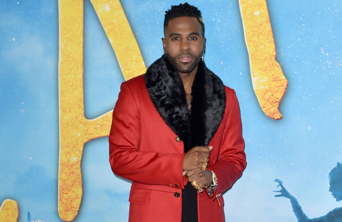 Jason Derulo enjoys sharing his wealth