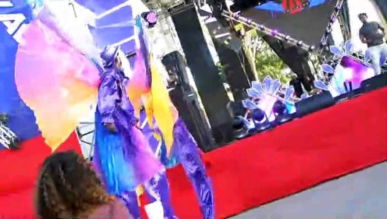 Off Stage: Tendaji