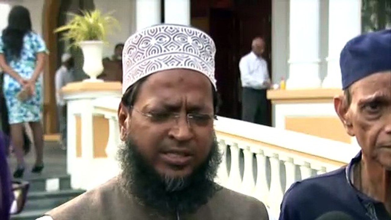 PM Meets With Muslims