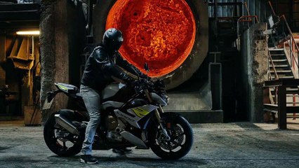 2021 BMW S 1000 R First Look Preview