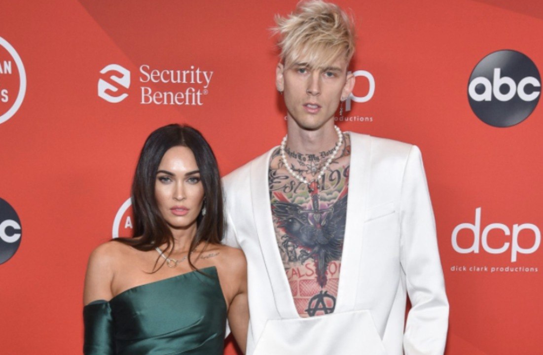 Megan Fox and Machine Gun Kelly Made Their Red Carpet Debut at the AMAs