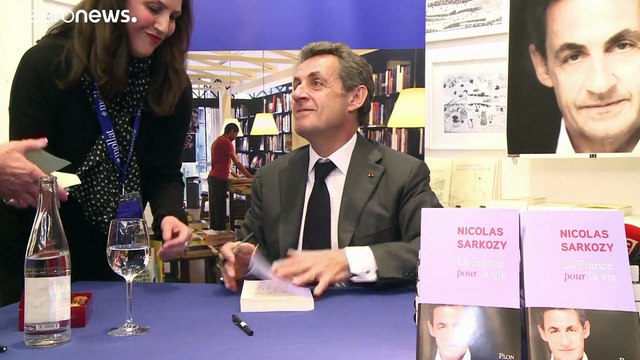 Francia, tutti i guai di Sarkozy: iniziato il processo per corruzione a Parigi