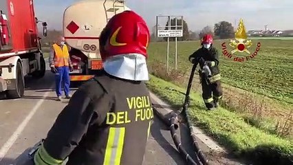 Casaletto Lodigiano (LO) - Autocisterna con gasolio si ribalta su SP115 (23.11.20)