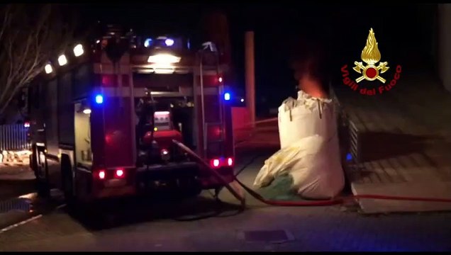 Empoli - In fiamme capannone nella zona industriale (23.11.20)