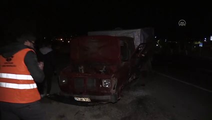 ERZİNCAN - Kamyonet ile otomobil çarpıştı: 7 yaralı
