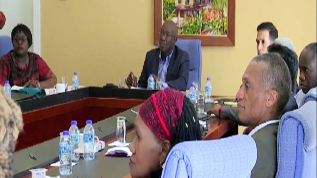 US Embassy Staff Told Be Cautious Re: $100 Note Change