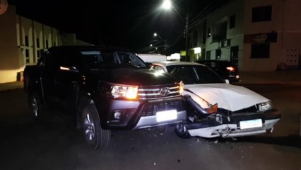 Forte batida entre Hilux e Tempra é registrada no Guarujá