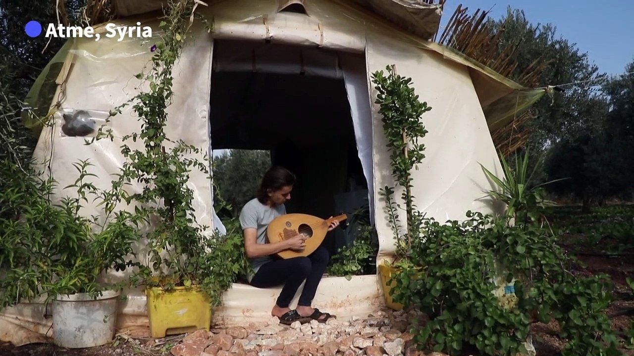 Displaced Syria teen recreates lost family home