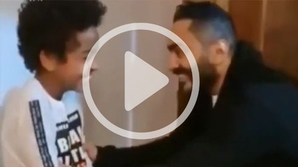 صدمة طفل كان يتمنى رؤية تامر حسني ..