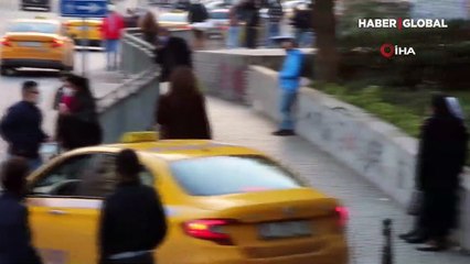 Üç kadının 'yolda kaldık' oyunu anbean görüntülendi!