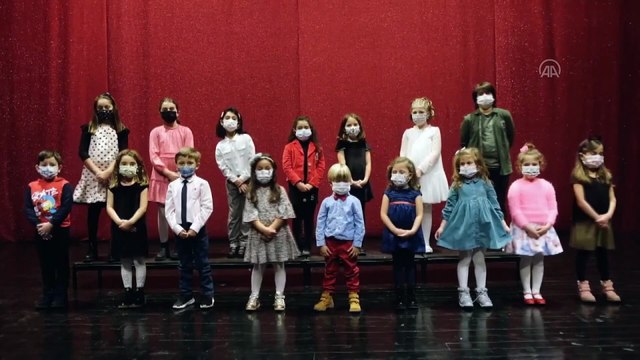 Samsun Büyükşehir Belediyesi Çocuk Korosu öğretmenler için şarkı söyledi