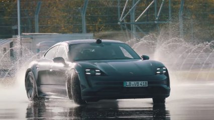 El Porsche Taycan consigue el derrape más largo para un coche eléctrico