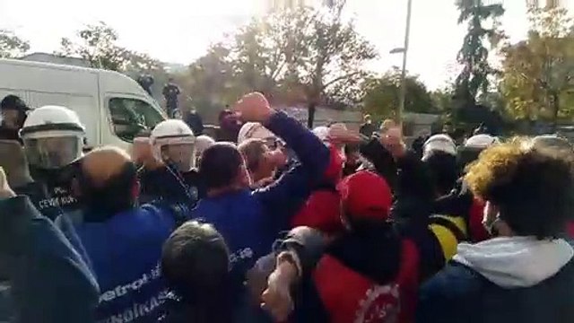 Gebze'den Ankara'ya yürümek isteyen metal işçilerine polis müdahalesi!