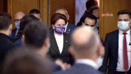 Akşener, partisinin grup toplantısında "İstanbul Sözleşmesi'ni uygula" yazılı maske taktı
