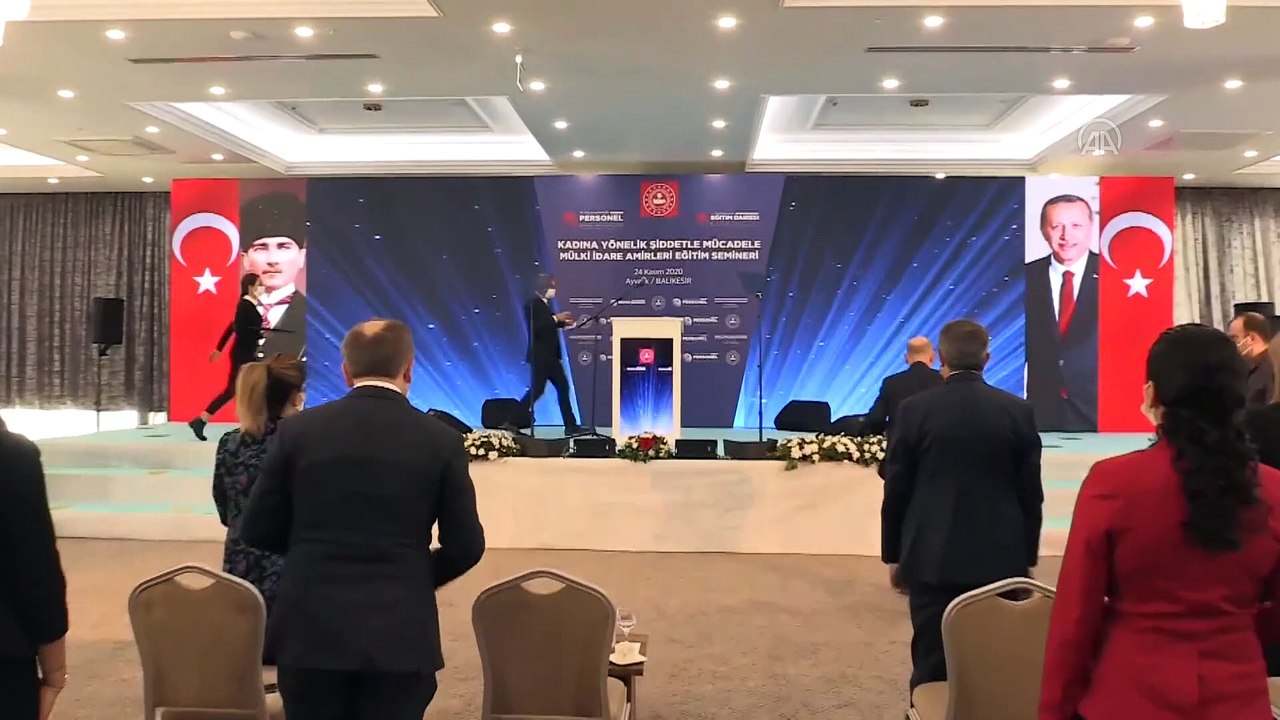 BALIKESİR - Soylu: 'Bu Milletin her evladını yetiştiren, eğiten, kendi çocuklarımızı doğru insanlar olmaları için dua ettiğimiz tüm öğretmenlerimizin öğretmenler gününü kutluyoruz'