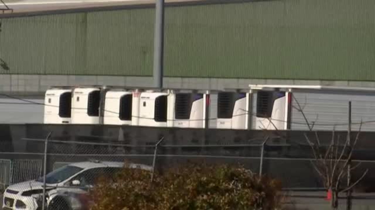650 cadáveres continúan desde abril en trailers refrigeradores en Nueva York