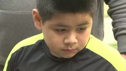 Huérfano por el Covid, un joven de 19 años cuida de sus hermanos pequeños