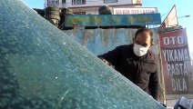 KARS - Doğu'da soğuk hava nedeniyle dereler ile araç ve evlerin camları buz tuttu (2)