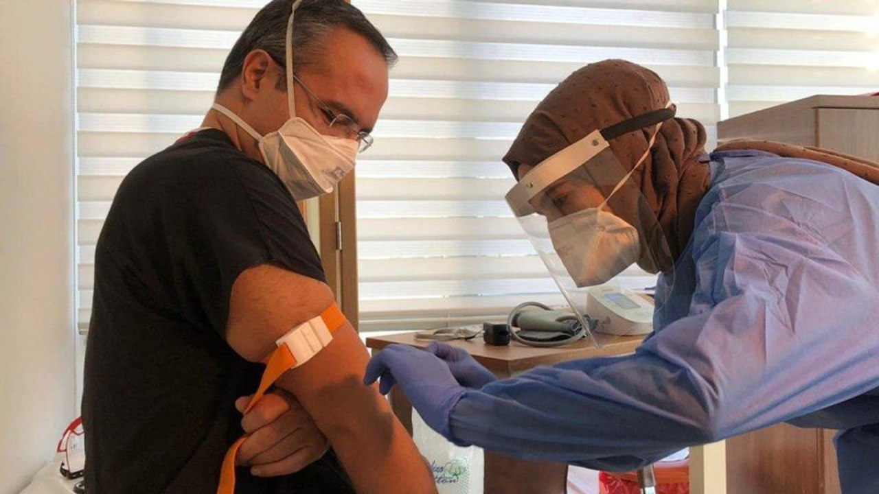 20 bin kişi başvurdu: Çin aşısı gönüllülere uygulanıyor