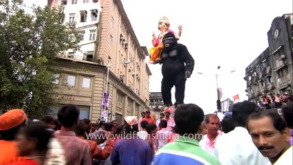 Gorilla carries Lord Ganesh _ Ganesh Visarjan madness in Mumbai