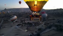NEVŞEHİR - Kapadokya'da sıcak hava balonları kadına şiddete tepki için havalandı