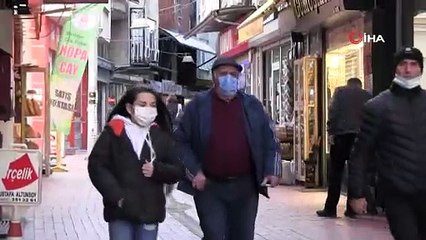 15 liradan satılan hamsinin kilosunun 3 TL'ye düştüğünü duyunca balıkçıya akın ettiler