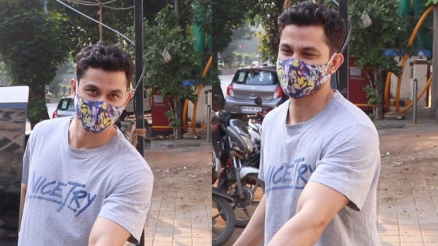 Kunal khemu again steal the limelight 1st time Spotted in Suburbs after spending 30 hours in tattoo