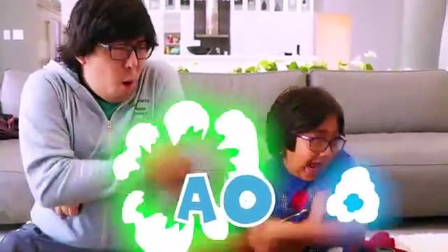 Learn Colors with Paint in English and Japanese for Kids with Ryan