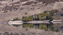 TUNCELİ - Uzunçayır Baraj Gölü'nde dağ ve ormanların sudaki yansıması görsel şölen oluşturdu