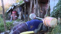 BURSA - Uludağ'ın eteklerinde yaptığı kulübede 7 yıldır teknolojiden uzak yaşıyor