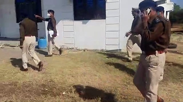 डीआईजी पहुंचे बिलारी, 50 हज़ार काके इनाम आरोपी के घर से 17 लाख 75 हजार नगद ओर हथियार पकड़े