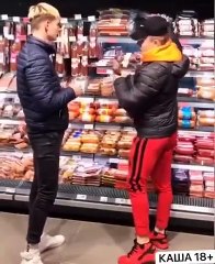 Leur astuce pour dérober des produits tout en douceur au supermarché! Tour de magie...