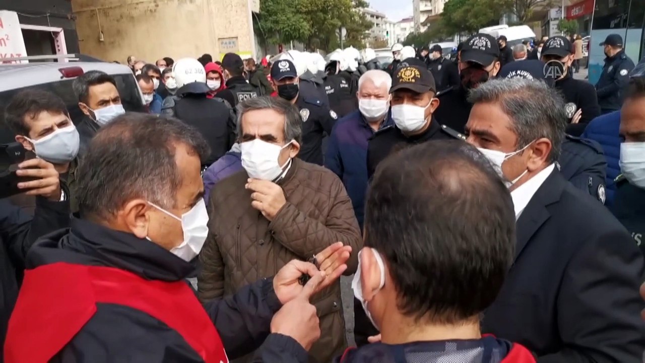 KOCAELİ - İzinsiz yürüyüş yapmak isteyen gruba polis müdahale etti