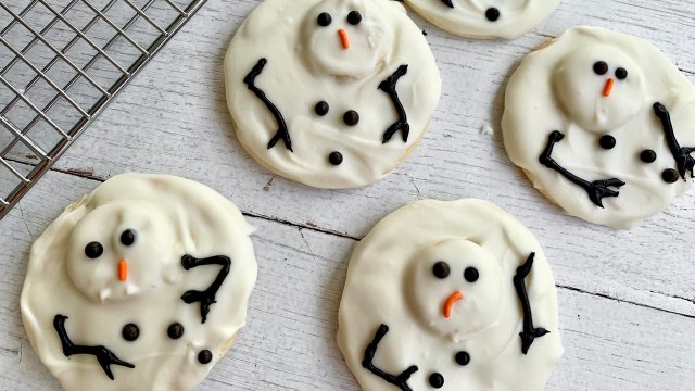 These Melted Snowman Cookies Are The Ultimate Holiday Baking Activity For Kids