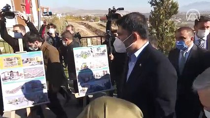 Bakan Kurum deprem konutlarını inceledi