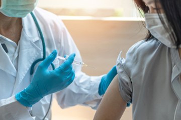 Doctors Say CDC Should Warn People About COVID-19 Vaccine Side Effects