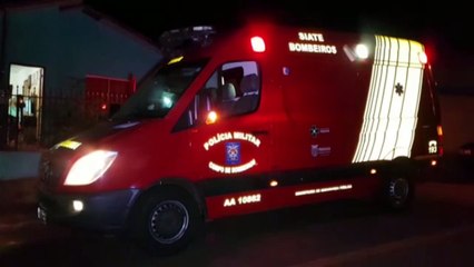 Criança é socorrida após cair de cama elástica