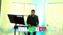 Reyes Garcia Tecladista de Chicago tocando tierra caliente en vivo