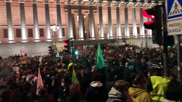 Γαλλία: Διαδηλώσεις κατά του νόμου για τους αστυνομικούς