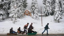 Snowfall brings cheers to locals, tourists in Jammu and Kashmir