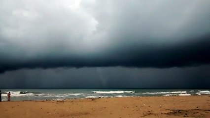 கடல் கூட கண்ணுக்கு தெரியலையா?... ஆளுக்கு ஒரு ஊரை சொல்றீங்களே - வைரல் வீடியோ