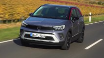 The new Opel Crossland in Grey Driving Video