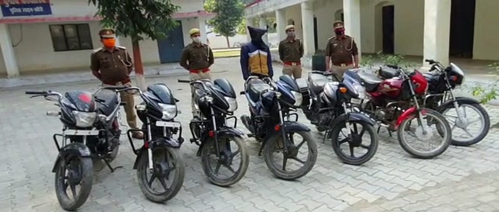 लखीमपुर खीरी: चोरी की सात मोटर साइकिल सहित एक श...