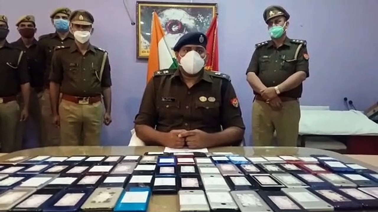 लखीमपुर खीरी: सर्विलांस सेल टीम द्वारा; 8 लाख 75 हजार रुपये के मोबाइल बरामद