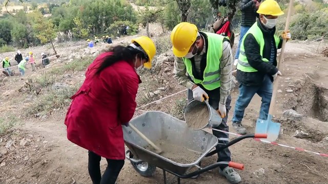 KARAMAN - Kazılarda Roma dönemine ait sarnıç ve kale surları ortaya çıkarıldı